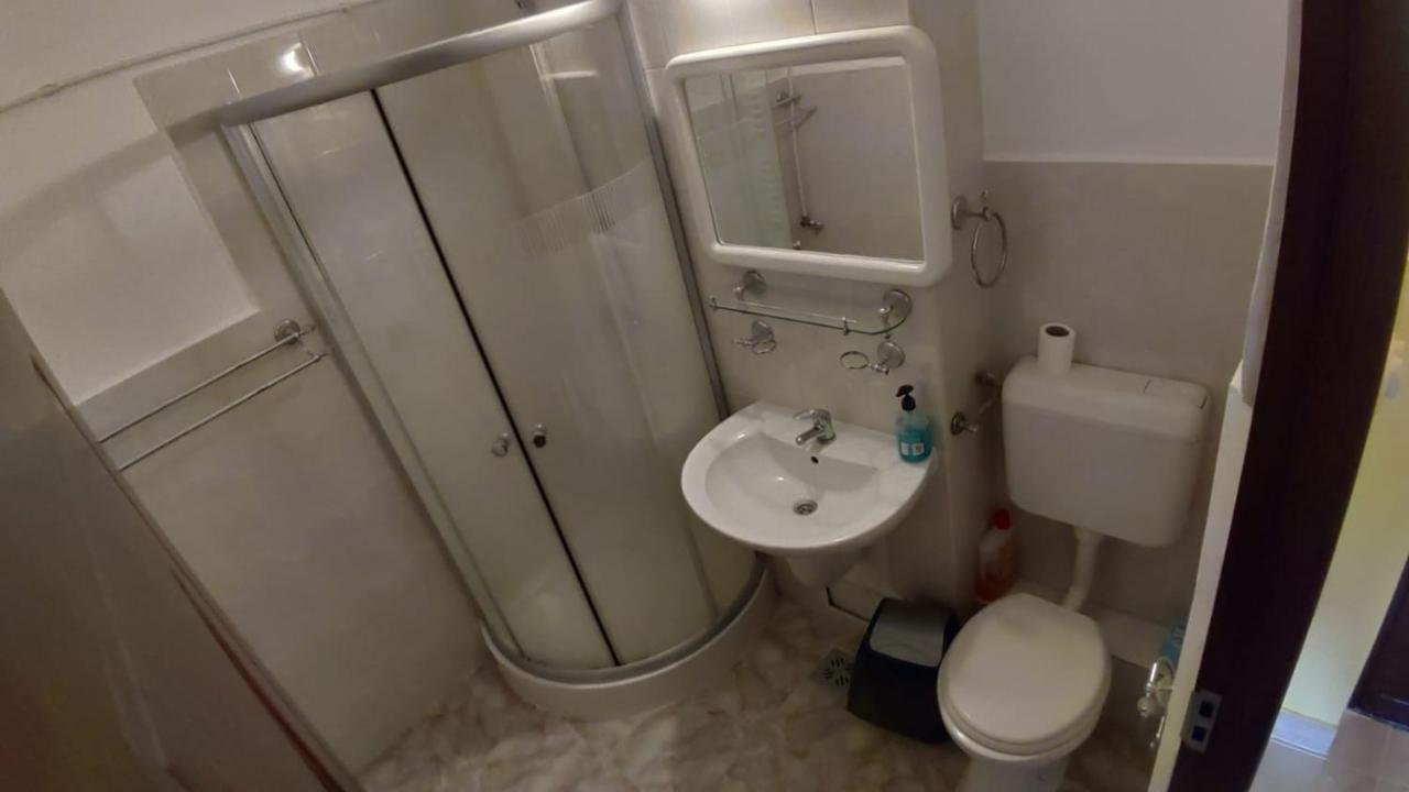 Flora Apartament Apartment Satu Mare Ngoại thất bức ảnh